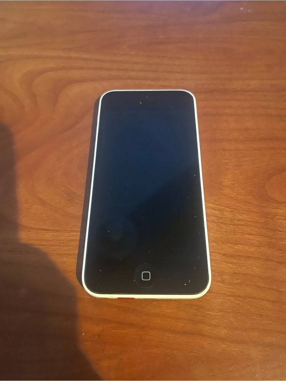 Apple iPhone (White) - 5c (8G) Unlocked Reliable Refurbished Smartphone - Picture 3 of 9